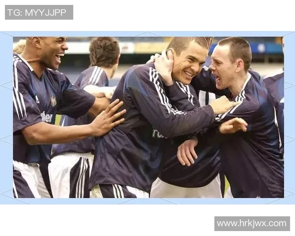 追逐梦想的绿茵传奇足球明星如何成为年轻人的偶像与榜样