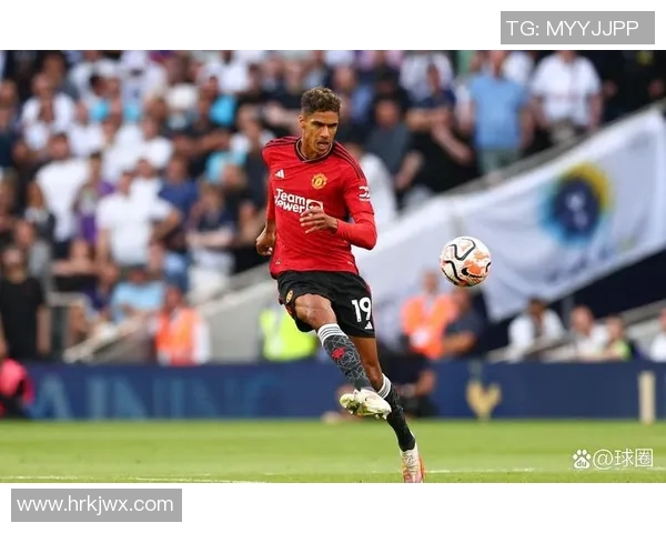 足球明星背后的艰辛历程与不为人知的心酸故事揭秘